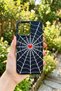 حافظة متوافقة مع هاتف iPhone 16 Pro بتصميم شبكة العنكبوت على شكل قلب مطبوع باللون الأسود
