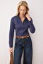 Wardrobe Essentials Lacivert Hafif Bele Oturan Pamuklu Dokuma Gömlek TWOAW26GO00022
