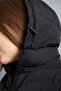 سترة منتفخة بغطاء رأس أسود - 6