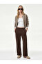 بنطلون مستقيم الساق مع تفاصيل مضلعة