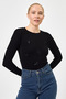 8264A Crew Neck Ribbon Badi Black