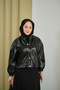 سترة قصيرة نسائية من الجلد اللامع باللون الأسود