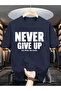 تيشيرت Never Give Up منقوش ذو قصة عادية مصنوع من القطن بنسبة 100% للرجال