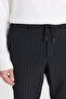 Men's Black Soft Textured Slim Fit Waist-Tied Side Pocket Seersucker Patterned Trousers - 4