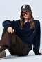 سويت شيرت نسائي مطرز بـ 3 خيوط باللون الأزرق الداكن Vs01320 - 4