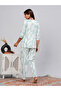 طقم بيجاما وبلوزة نسائية بنقشة أوراق الشجر - 3