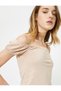 تي شيرت نسائي بياقة سكوب - 2