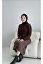 بلوزة نسائية مخرمة كبيرة الحجم باللون البني - 2