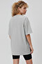 تيشيرت منقوش على شكل فراشة من القطن بنسبة 100% - 2