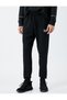 بنطال رياضي بجيوب مزينة بشعار برباط - 3