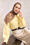 وشاح ناعم من القطن والبوليستر بلون بني فاتح بنمط زهرة الزنبق ومضاد للانزلاق مقاس 90x90 - 2