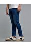 بنطال جينز بقصّة Slim Fit باهتة مع أزرار للإغلاق - 3