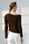 Madonna Collar Sandy Blouse with Gold Accessories - 8