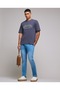 بنطال جينز بقصّة Slim Fit باهتة مع أزرار للإغلاق - 2