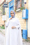 معطف نسائي عصري بأزرار باللون الأبيض - 2