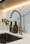 Home 2-Piece Amber Glass Soap Dispenser Set 500 ml - Kitchen Set with Sponge Compartment and Black Metal Stand - 4
