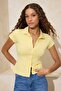 Açık Sarı Fitted/Vücuda Oturan Bebe Yaka Düğmeli Pamuklu Esnek Örme Bluz TWOSS26BZ00188