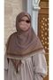 وشاح بنمط مونوغرام كبير الحجم - لون الكراميل - 4
