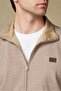 سويت شيرت من القماش المحبوك من القطن بقصة عصرية باللون البني ياقة مرتفعة متوسطة الطول للرجال من إيدون - 2