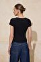 Siyah Fitted/Vücuda Oturan Kayık Yaka Kısa Kollu Crop Pamuk Ribana Örme Bluz TWOSS26BZ00276 - 4