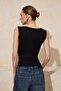 Siyah Fitted/Vücuda Oturan Kayık Yaka Kolsuz Yumuşak Örme Bluz TWOSS26BZ00045 - 4
