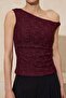Bordo Fitted/Vücuda Oturan Asimetrik Yaka Düşük Kol Kolsuz Dantel Örme Bluz TWOSS26BZ00077 - 3