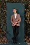سترة ضيقة بفتحة مزدوجة مصنوعة من الصوف بنسبة 100% بنسيج متعرج بلون وردي باهت C 656