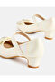 حذاء بكعب مزين بفيونكة باللون الكريمي للبنات - 4