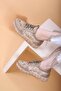 حذاء رياضي نسائي ملون بنعل شفاف منقوش بالحجارة - 6