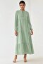 فستان محتشم برقبة دائرية مع تفاصيل مربوطة - 4