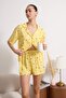 Sarı Çiçek ve Kurdele/Fiyonk Desenli Viskon Dokuma Pijama Takımı THMSS26PT00041