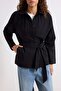 Siyah Oversize Kuşaklı Kısa Trençkot TWOSS26TR00003 - 5