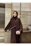 عباية مع حجاب، باللون البني