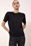 Wardrobe Essentials-Siyah Regular/Normal Kalıp Vatkalı Örme T-Shirt TWOSS26TS00005