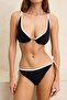 Siyah Renk Bloklu Biyeli Üçgen Aksesuarlı Kaplı Normal Bel Regular Bikini Takımı TBESS26BT00004 - 3