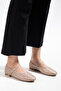 Hira Babet Shines with Its Shiny Material. - 2