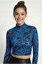 بلوزة نسائية من ساكس بنصف ياقة مدورة وتصميم منقوش NJ75