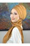 قبعة بيضاء مزينة بالأحجار الكريمة
