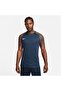قميص رجالي من Dri-fit Academy باللون الأزرق الداكن برقبة دائرية - 3