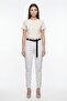 بنطلون نسائي صيفي أبيض ضيق بجيوب وحزام
