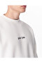 سويت شيرت أبيض كبير الحجم مطرز بتصميم ماندالا - 6