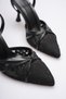 Lace-Detail Women's Heeled Shoes That Attracts All Attention With Its Hope Beauty