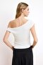 Ekru Fitted/Vücuda Oturan Asimetrik Yaka Dantel Detaylı Crop/Kısa Esnek Örme Bluz TWOSS26BZ00356 - 7