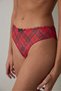 Rotes Spitzen-Slip-Höschen
