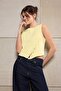 Teen Açık Sarı Fitted/Vücuda Oturan Kayık Yaka Kolsuz Crop Pamuklu Esnek Örme Bluz TWOSS26BZ00035