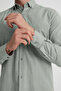 قميص رجالي أخضر سادة بأكمام طويلة وجيب وياقة بأزرار - 3