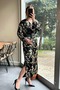 فستان ميدي بتصميم V-neck من الساتان مع تفاصيل حزام - 3