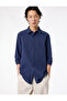 قميص بأكمام طويلة ذو قصة عادية وياقة كلاسيكية وأزرار وملمس مميز