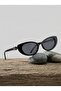 نظارات شمسية سوداء من طراز شهير مع إكسسوارات من Sezen، نظارات Pinterest - 3