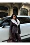 سترة نسائية من الجلد باللون البني الداكن مع ياقة من الفرو الأبيض - 2